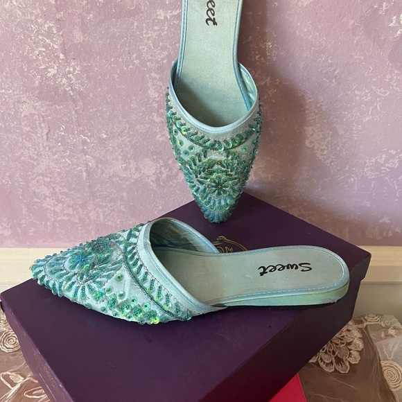 Blue and Green Embroidered Mules with Pointed Toe - Picture 1 of 10